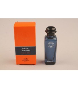 Eau de citron noir