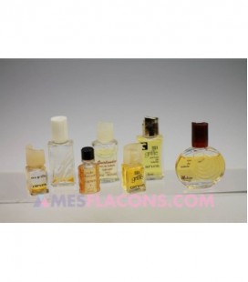 Lot de 7 miniatures féminines (variantes différentes)