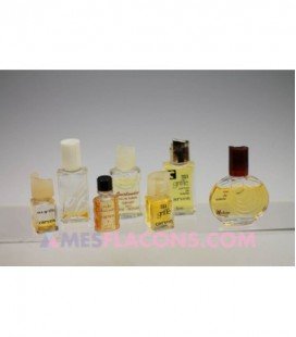 Lot de 7 miniatures féminines (variantes différentes)