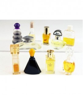 Lot de 10 miniatures féminines (marques différentes )